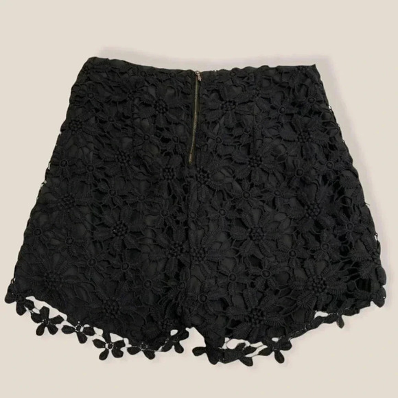 Hollister Embroidered shorts - Picture 2 of 6